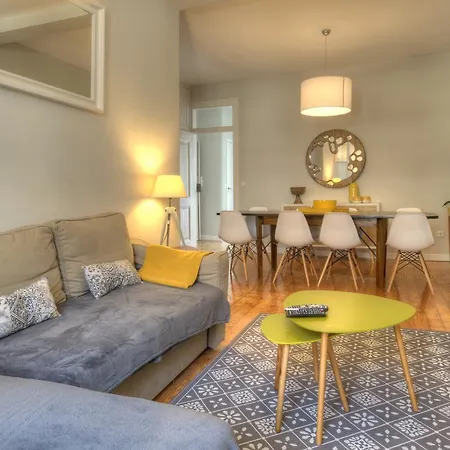 Angel's Duplex Terrace Five Bedrooms * Лиссабон