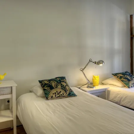 Апартаменты Angel's Duplex Terrace Five Bedrooms Лиссабон