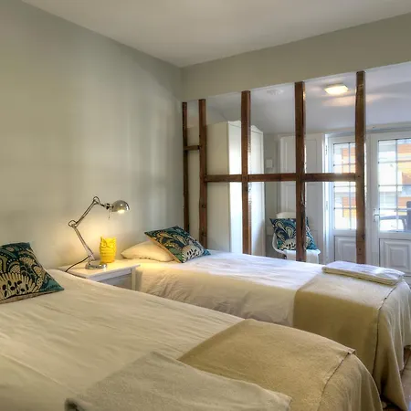 Angel's Duplex Terrace Five Bedrooms Лиссабон